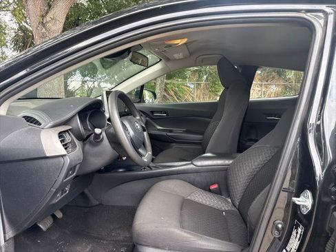 Used 2021 Toyota C-HR LE FWD image 12