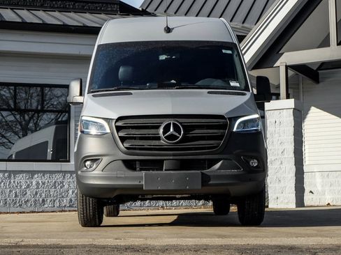 Used 2025 Mercedes-Benz Sprinter 2500 image 6