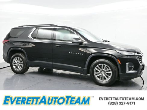 Used 2022 Chevrolet Traverse LT image 1
