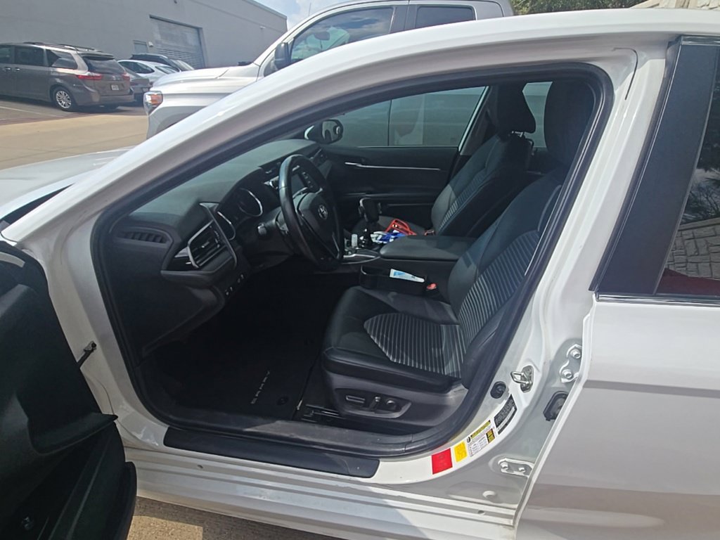 Used 2019 Toyota Camry SE FWD image 6