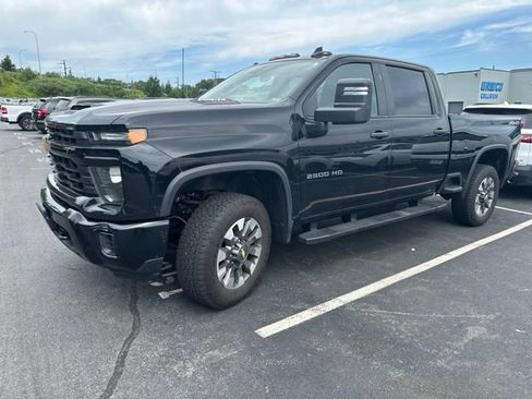 Used 2024 Chevrolet Silverado 2500 Custom w/ Custom Convenience Package AWD/4WD image 3