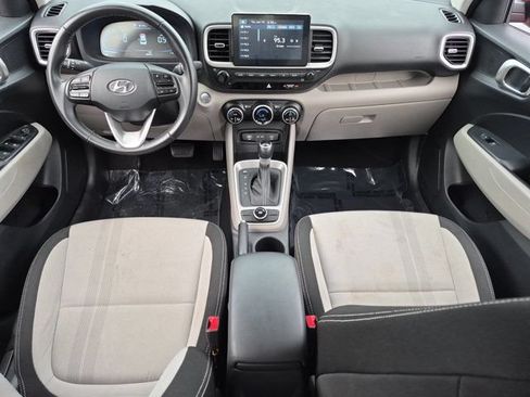 Used 2025 Hyundai Venue SEL FWD image 25