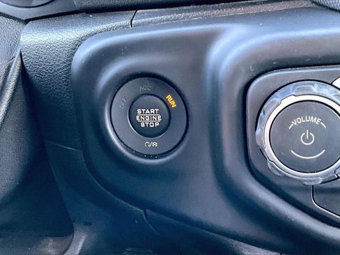 Certified 2018 Jeep Wrangler Unlimited Sahara image 25