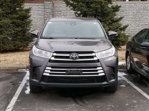 Used 2019 Toyota Highlander LE image 2
