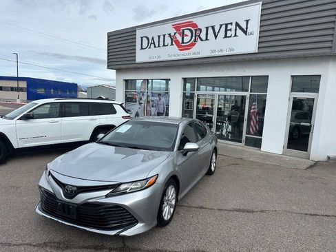 Used 2018 Toyota Camry LE image 1