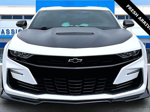 Used 2022 Chevrolet Camaro LT RWD image 2