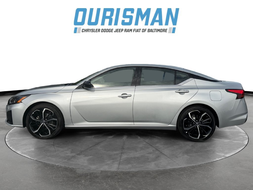 Used 2024 Nissan Altima 2.5 SR FWD image 3