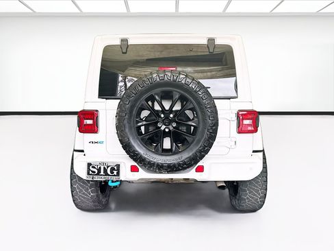 Used 2021 Jeep Wrangler Unlimited Sahara AWD/4WD image 5