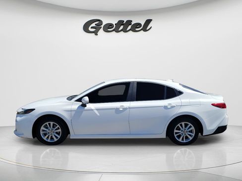 Used 2025 Toyota Camry LE FWD image 8