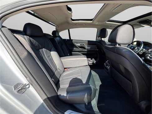 Used 2019 BMW 740i image 45