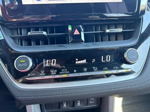 Used 2024 Toyota Corolla Cross AWD Hybrid w/ Convenience Package image 18