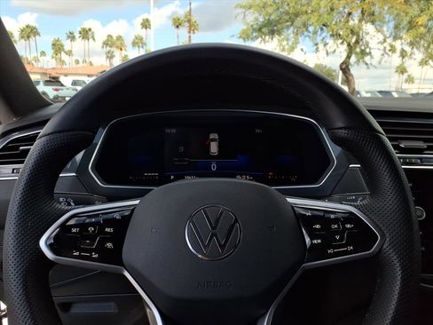 Certified 2022 Volkswagen Tiguan SE R-Line image 28