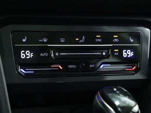 Certified 2022 Volkswagen Tiguan SE image 21