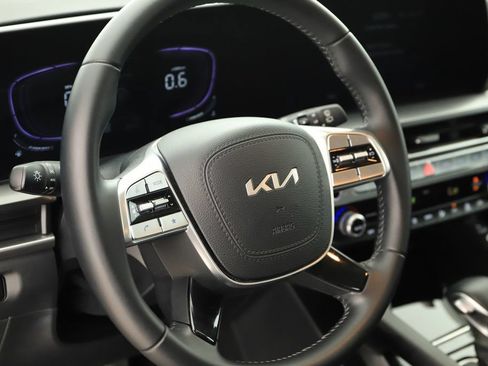 Used 2024 Kia Telluride S FWD image 16