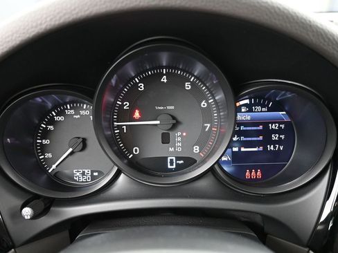 Certified 2025 Porsche Macan AWD/4WD image 19