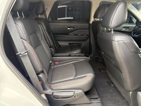 Used 2024 Nissan Pathfinder SL w/ SL Premium Package FWD image 26