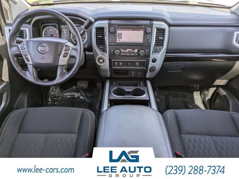 Used 2018 Nissan Titan SV w/ SV Convenience Package RWD image 12