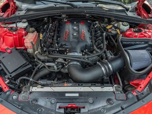 Used 2018 Chevrolet Camaro SS RWD image 11