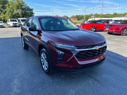 Used 2024 Chevrolet Trax LS image 4