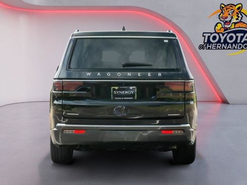 Used 2022 Jeep Wagoneer Series III AWD/4WD image 6