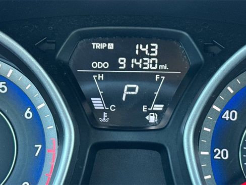 Used 2013 Hyundai Elantra Limited image 22