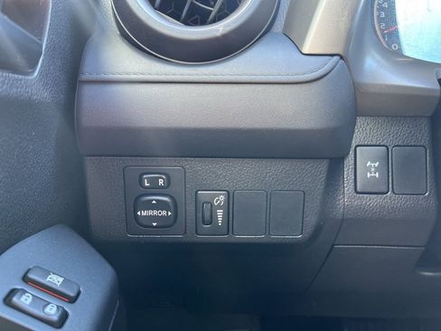 Used 2016 Toyota RAV4 LE image 17