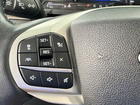 Used 2022 Ford Explorer Limited w/ Equipment Group 301A AWD/4WD image 23
