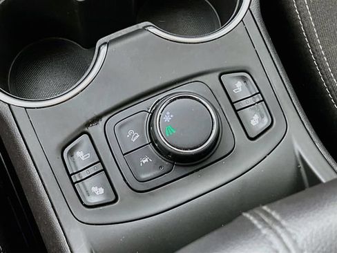 Used 2022 GMC Terrain SLE w/ Driver Convenience Package FWD image 21