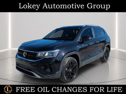 Used 2023 Volkswagen Taos SE w/ Panoramic Sunroof Package