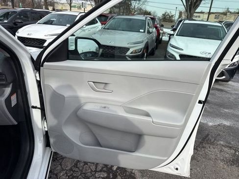 Used 2025 Hyundai Kona SEL image 34