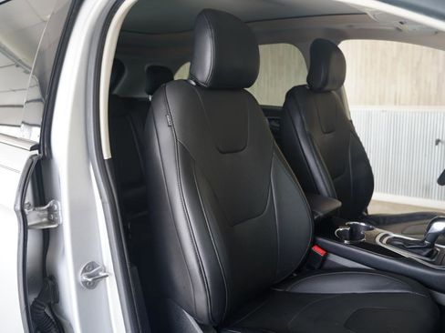 Used 2018 Ford Edge Titanium w/ Equipment Group 301A FWD image 30