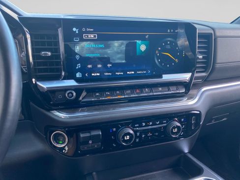 Used 2023 Chevrolet Silverado 1500 LTZ AWD/4WD image 19