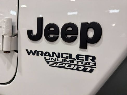 Used 2021 Jeep Wrangler Unlimited Sport w/ Technology Group AWD/4WD image 10