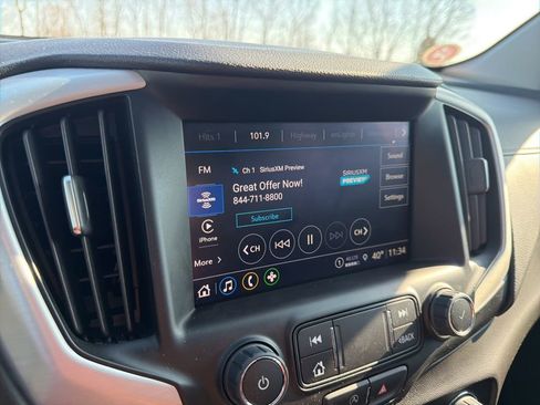 Used 2023 GMC Terrain SLT w/ Tech Package image 30