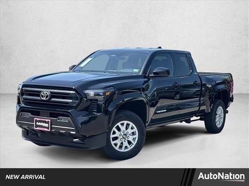 Used 2025 Toyota Tacoma SR5 image 1