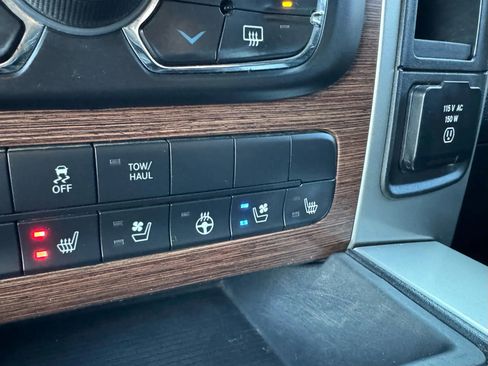 Used 2015 RAM 1500 Laramie w/ Convenience Group image 10