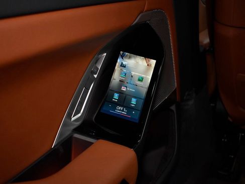 Used 2025 BMW 760i xDrive image 47