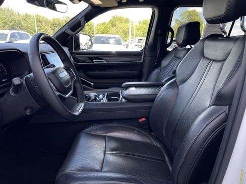 Used 2024 Jeep Wagoneer Series II w/ Flexible Seating Group RWD image 15