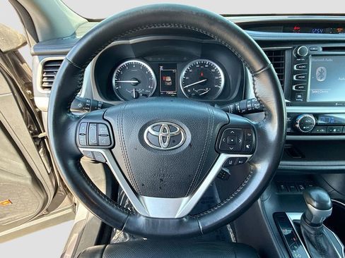 Used 2017 Toyota Highlander Limited image 40