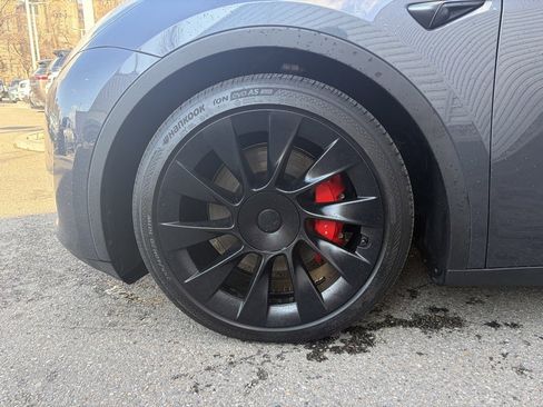 Used 2022 Tesla Model Y Performance image 11