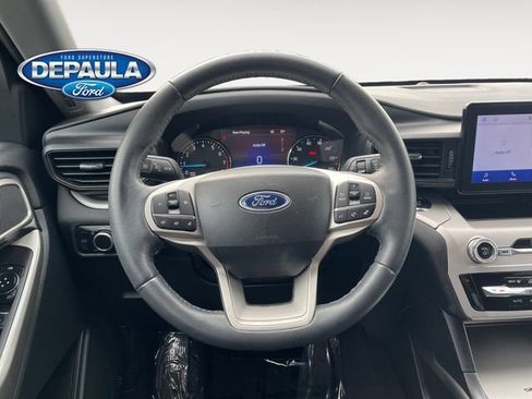 Used 2023 Ford Explorer XLT AWD/4WD image 15