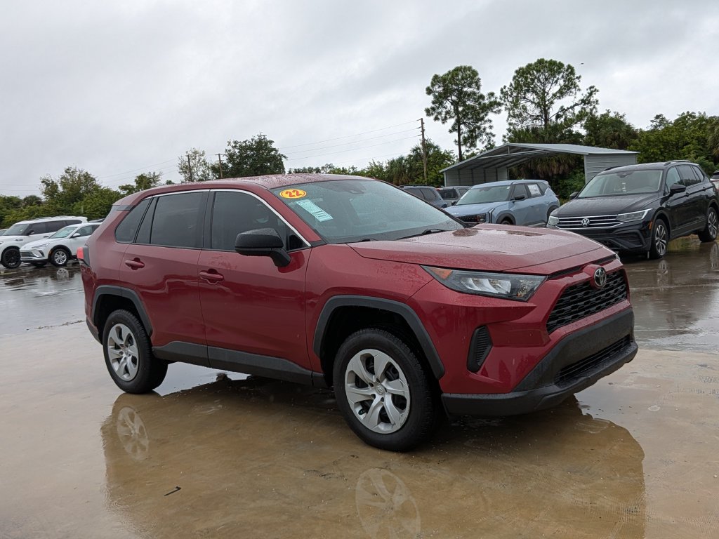 Used 2022 Toyota RAV4 LE FWD image 3
