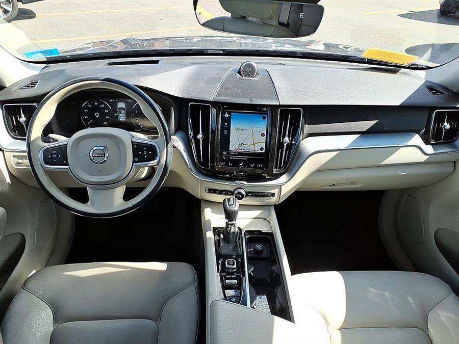 Used 2018 Volvo XC60 T6 Momentum w/ Convenience Package AWD/4WD image 18