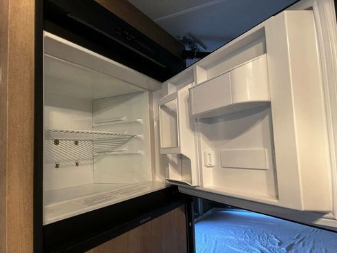 Used 2014 Ford E-350 and Econoline 350 Super Duty image 19