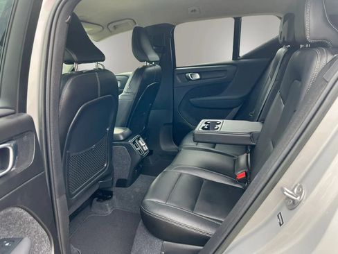 Used 2023 Volvo XC40 B4 Core FWD image 24