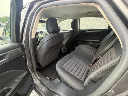Used 2018 Ford Fusion SE w/ Fusion SE Technology Package FWD image 15