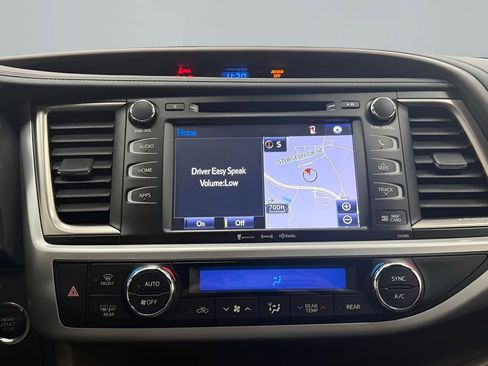 Used 2019 Toyota Highlander XLE image 26