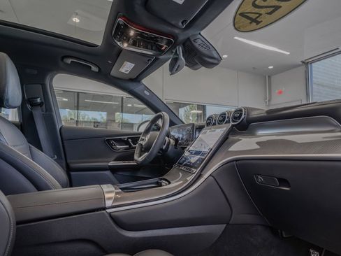 Used 2024 Mercedes-Benz GLC 300 4MATIC image 17