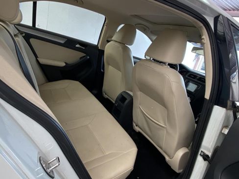 Used 2018 Volkswagen Jetta SE FWD image 10