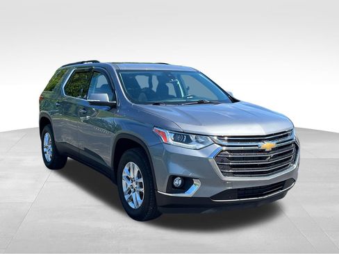 Certified 2021 Chevrolet Traverse LT FWD image 1